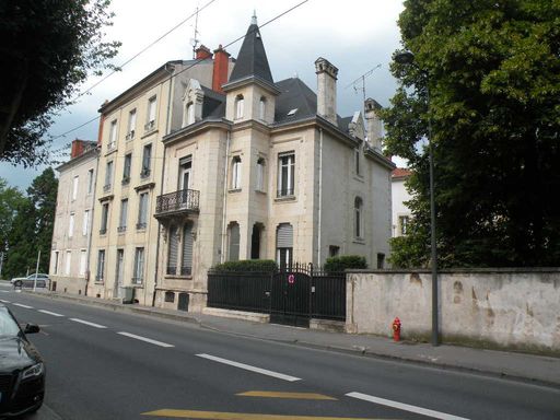  belle maison avec tourelle, rue Victor Hugo